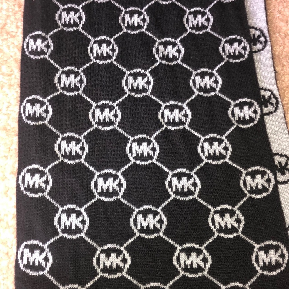 MK scarf